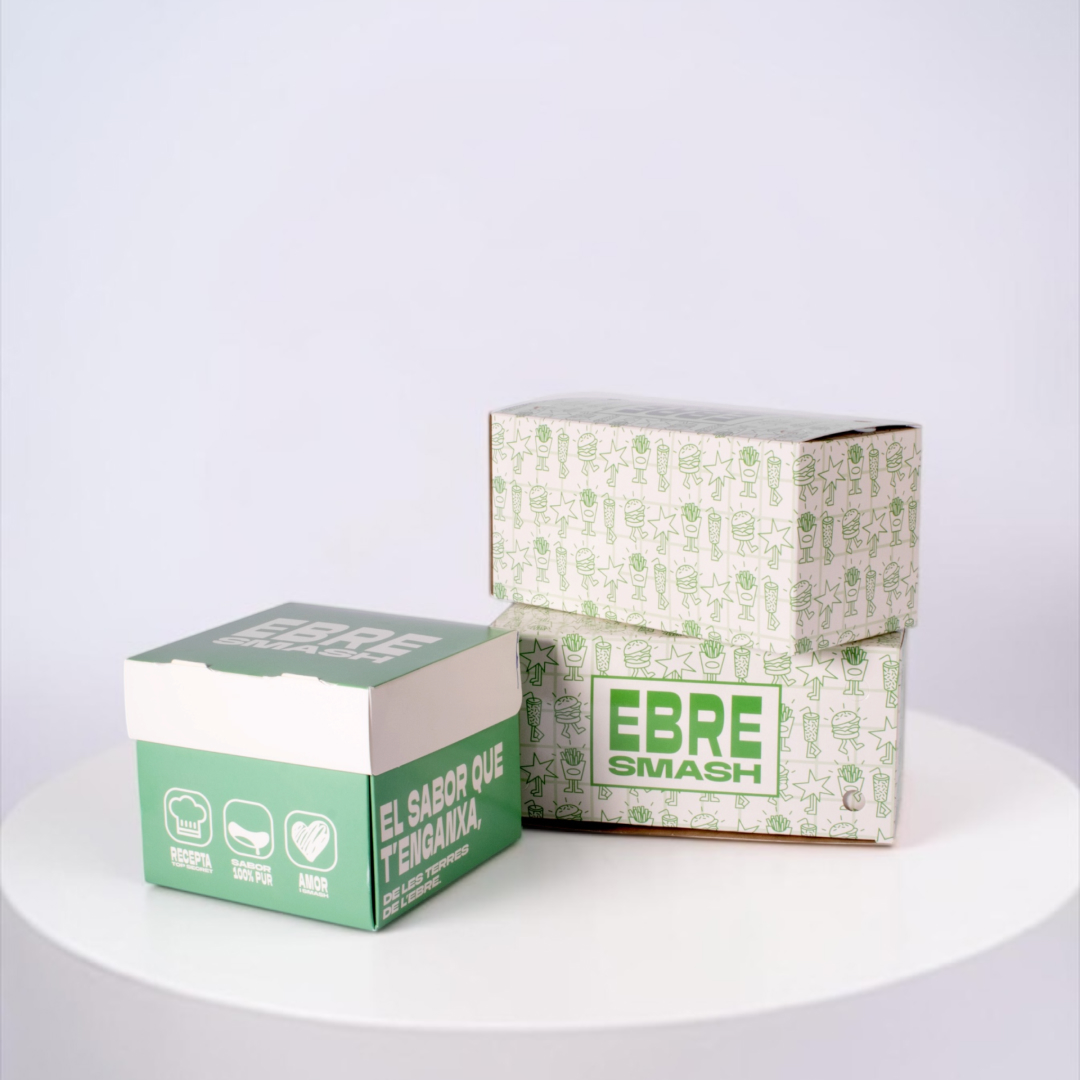 Cajas personalizadas para hamburguesas automontables cuadradas y rectangulares en tonos blancos y verdes para la hamburgueser&iacute;a EBRE SMASH