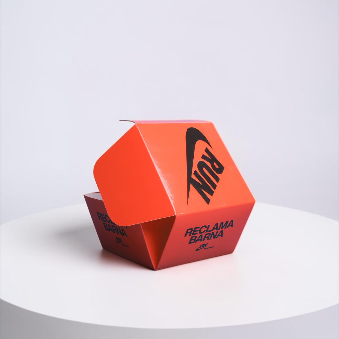 packaging personalizado para eventos en forma de caja para hamburguesa en color rojo para la marca NIKE