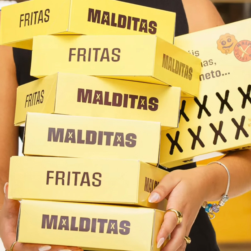 packaging personalizado para patatas fritas y salsas de la marca Malditas Fritas realizado por Be Your Packer